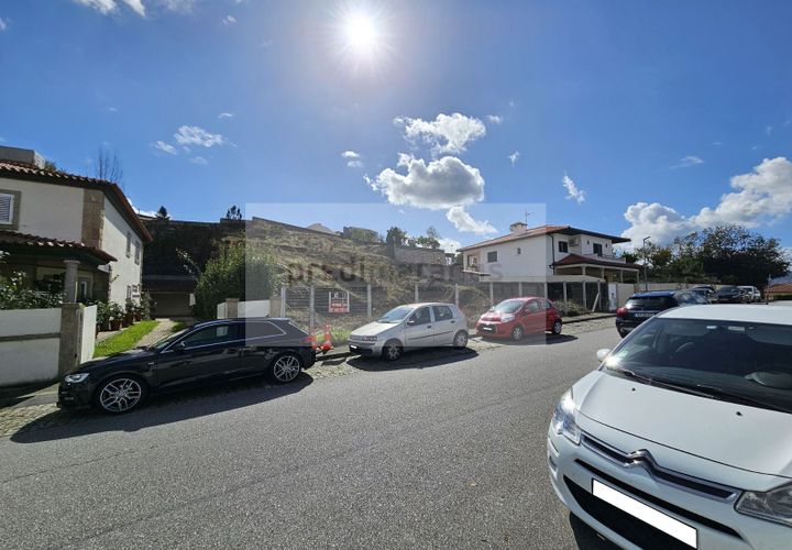 Helårsgrund i Amarante, Porto, Amarante - € 70.000 | Ref: T/11281 - foto 1