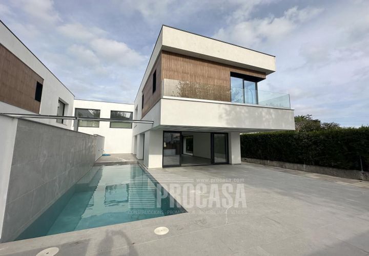 Villa i Empuriabrava, Gerona, Empuriabrava - € 795.000 | Ref: 3502 - foto 1