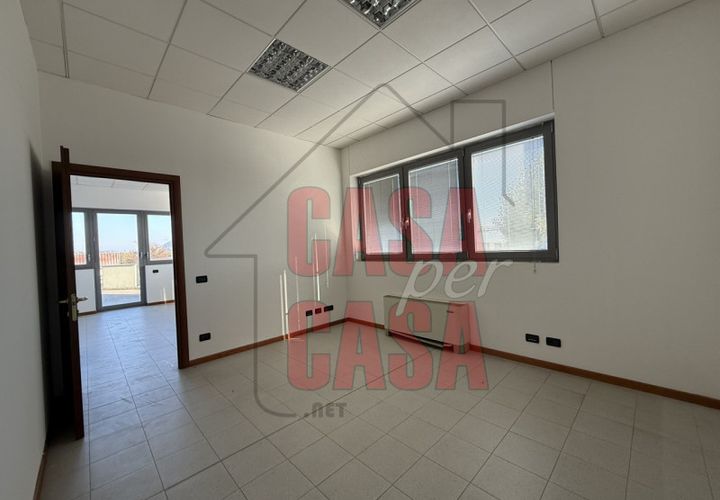 Erhvervsejendom i Este, Padua, Este - € 140.000 | Ref: uff101 - foto 1