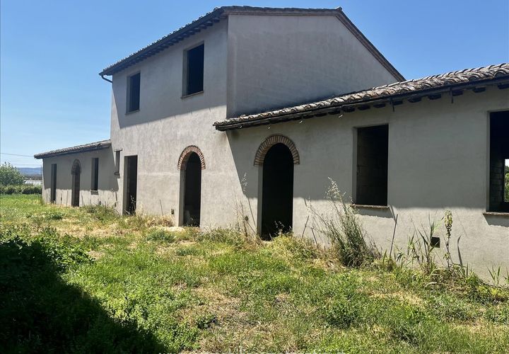 Farm hus i Chiusi, Siena, Chiusi - € 350.000 | Ref: TLCA28 - foto 1