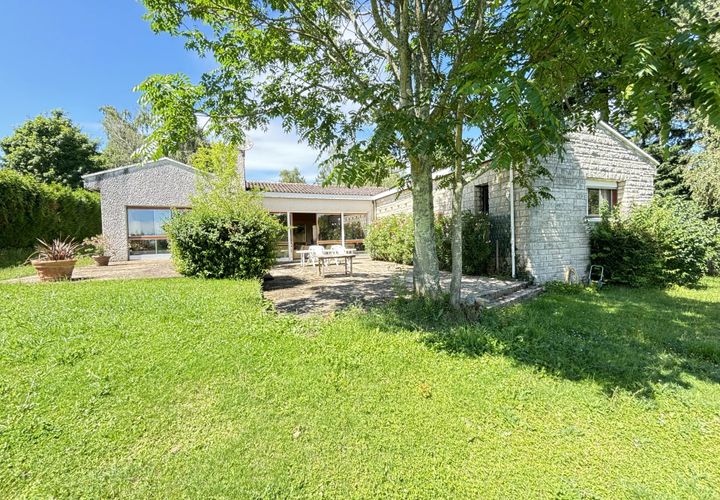 Villa a Civray, Vienne, Civray - € 399.900 | Ref: BVI78261 - foto 1