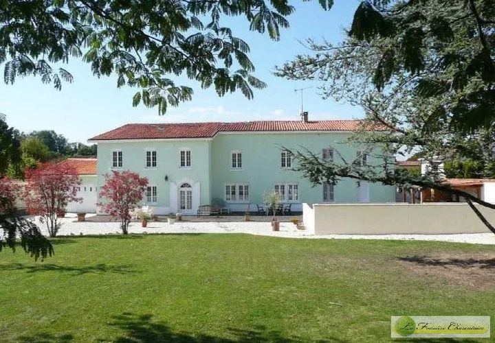 Villa i Aigre, Charente, Aigre - € 441.000 | Ref: 9800 - foto 1