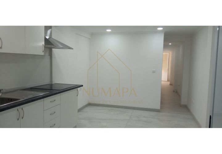 Erhvervsejendom i Corroios, Setubal, Corroios - € 135.000 | Ref: 305.006.007 - foto 1