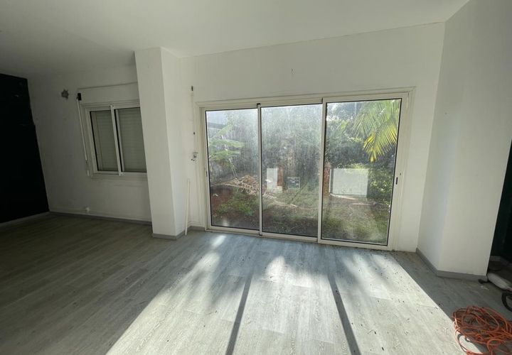 L'establiment comercial a Saint-Andre, La Reunion, Saint-Andre - € 27.600/mes | Ref: LL36 - foto 1