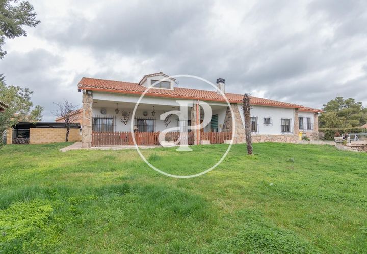 Villa en Madrid, Madrid, Madrid - € 2.500.000 | Ref: VMO2203009 - photo 1