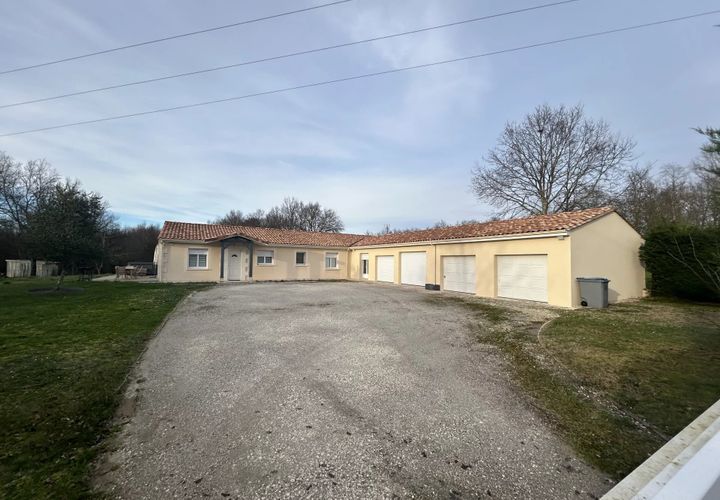 Villa i Montguyon, Charente-Maritime, Montguyon - € 298.565 | Ref: BVI74041 - foto 1