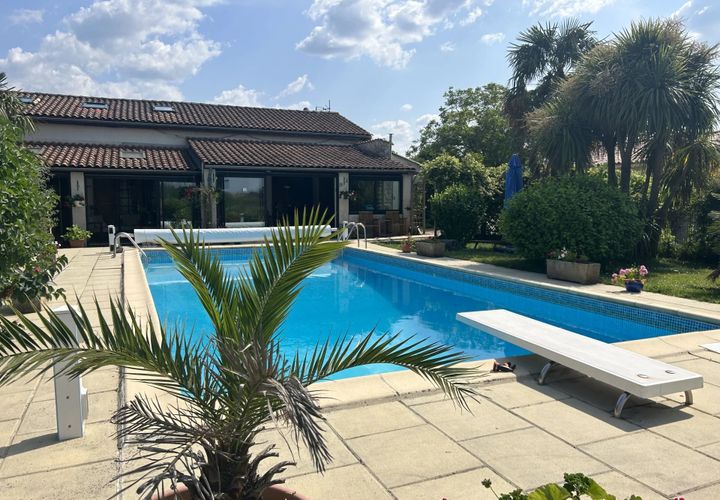 Villa a Mirambeau, Charente-Maritime, Mirambeau - € 508.800 | Ref: BVI70763 - foto 1