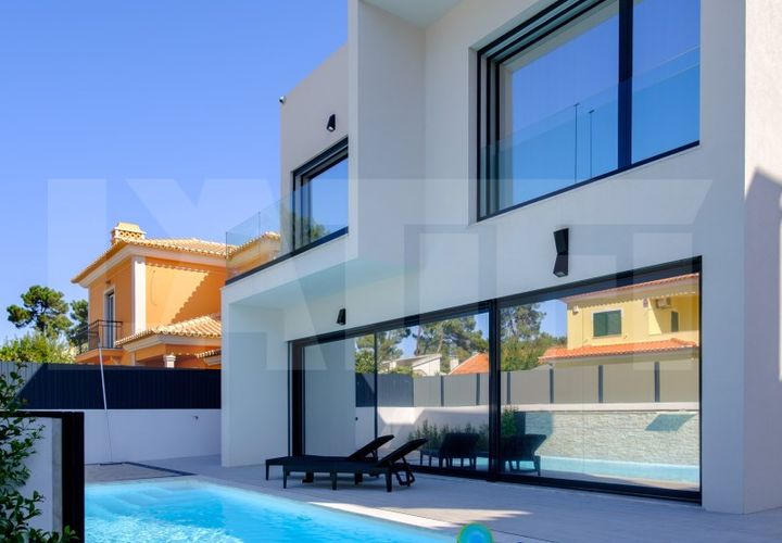Villa a Almada, Setubal, Almada - € 1.000.000 | Ref: 313.000.002 - foto 1