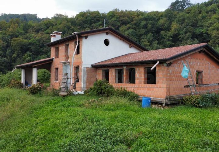 Villa i Chiampo, Vicenza, Chiampo - € 300.000 | Ref: BB--05 - foto 1