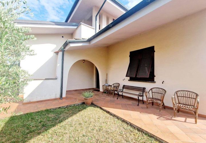 Villa a Montecarlo, Lucca, Montecarlo - € 360.000 | Ref: a6551rv2383179a - foto 1