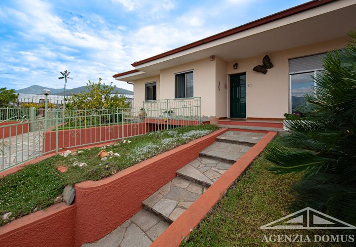 Villa a Bordighera, Imperia, Bordighera - € 1.200.000 | Ref: AG-DOM 5225 - foto 1