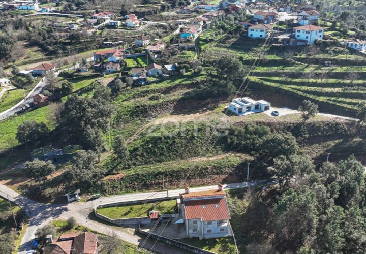 Helårsgrund i Sernancelhe, Viseu, Sernancelhe - € 75.000 | Ref: ZMPT573892 - foto 1
