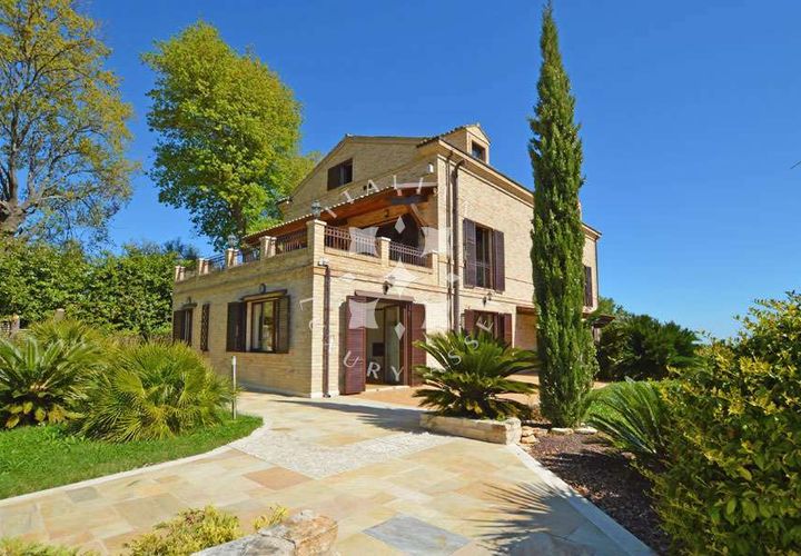 Villa a Lapedona, Fermo, Lapedona - € 550.000 | Ref: ila-520-454208 - foto 1