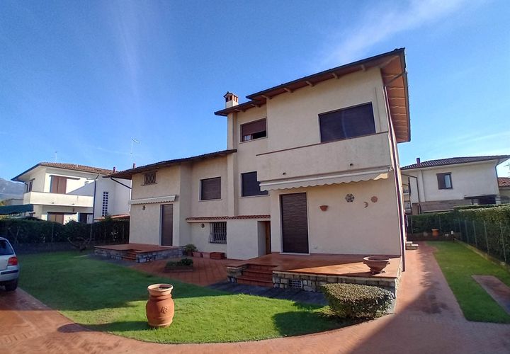Villa a Pietrasanta, Lucca, Pietrasanta - € 1.200.000 | Ref: a10803rv2277551 - foto 1