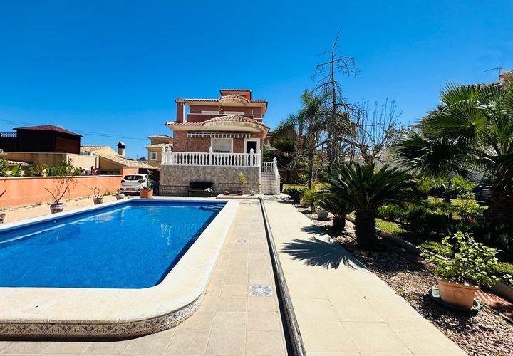 Villa a Torrevieja, Alicante, Torrevieja - € 780.000 | Ref: C2-296/4147 - foto 1