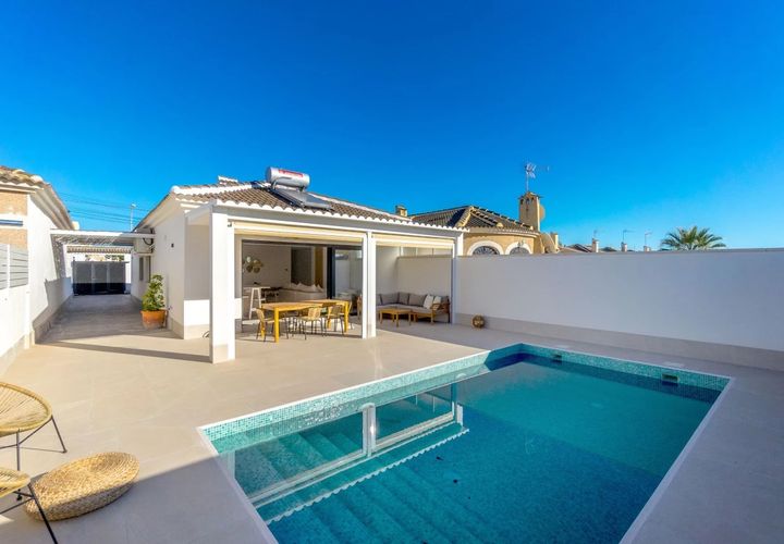 Villa a Torrevieja, Alicante, Torrevieja - € 499.000 | Ref: 11867 - foto 1