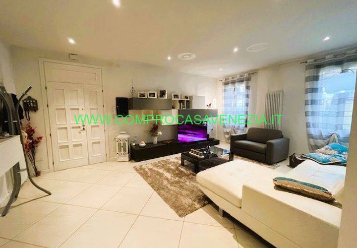 Villa i Venice, Venice, Venice - € 375.000 | Ref: RC097 - foto 1