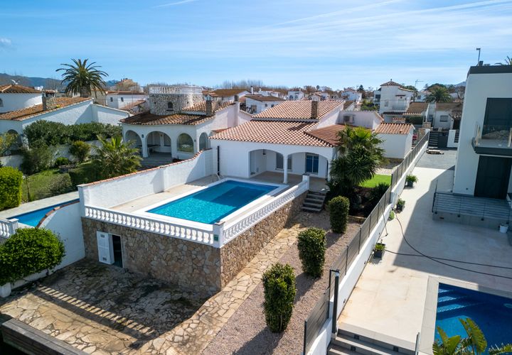 Villa i Empuriabrava, Gerona, Empuriabrava - € 995.000 | Ref: W-02WSUE - foto 1