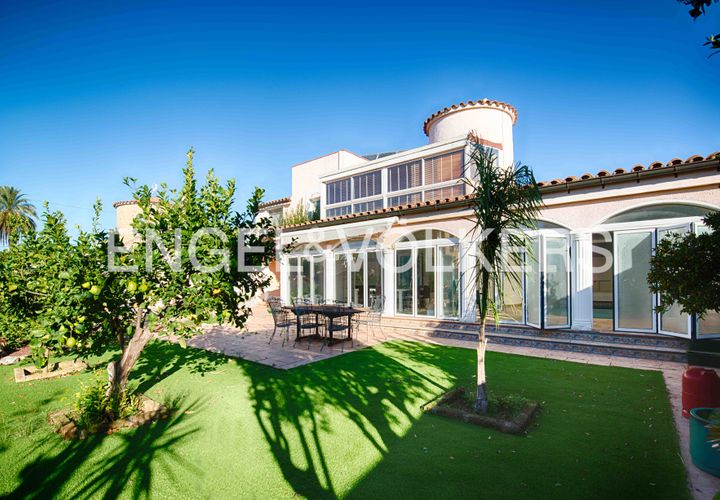 Villa i Empuriabrava, Gerona, Empuriabrava - € 670.000 | Ref: W-02X9WQ - foto 1