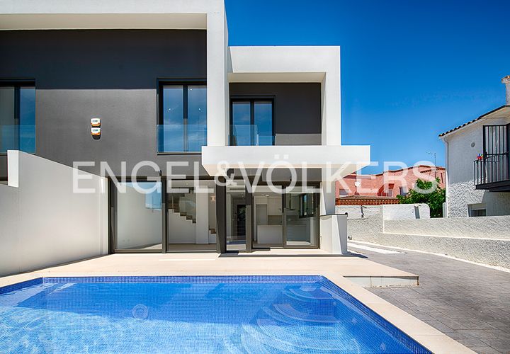 Rækkehus i Empuriabrava, Gerona, Empuriabrava - € 649.000 | Ref: W-02XFAU - foto 1