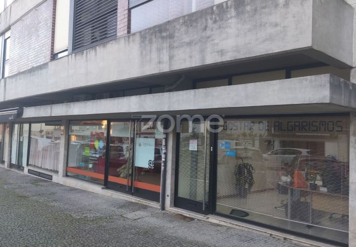 Erhvervsejendom i Maia, Porto, Maia - € 175.000 | Ref: ZMPT574231 - foto 1