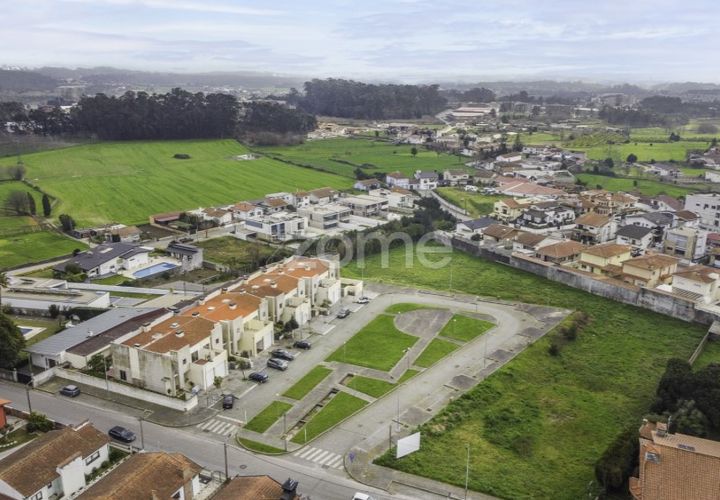 Helårsgrund i Maia, Porto, Maia - € 95.000 | Ref: ZMPT573292 - foto 1