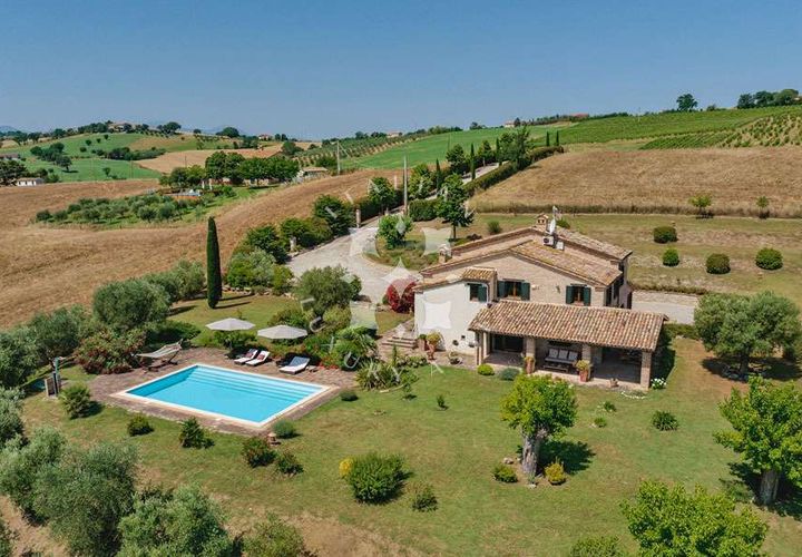 Villa i Arcevia, Ancona, Arcevia - € 1.050.000 | Ref: ila-498-343075 - foto 1