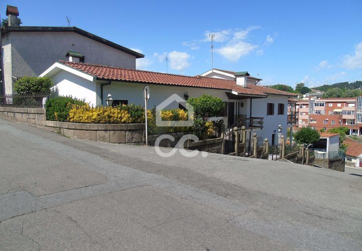 Villa i Guimaraes, Braga, Guimaraes - € 250.000 | Ref: 336/M/01737 - foto 1