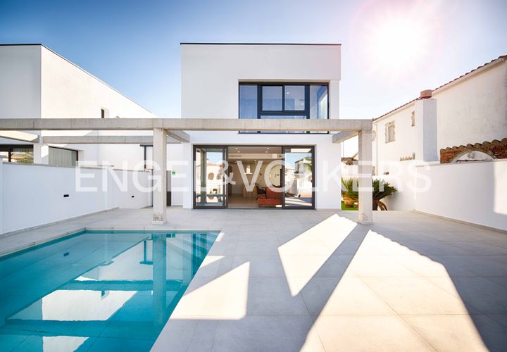 Villa i Empuriabrava, Gerona, Empuriabrava - € 1.290.000 | Ref: W-02XSFK - foto 1