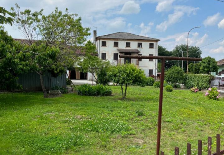 Villa a Castelfranco Veneto, Treviso, Castelfranco Veneto - € 210.000 | Ref: AV7-24 - foto 1