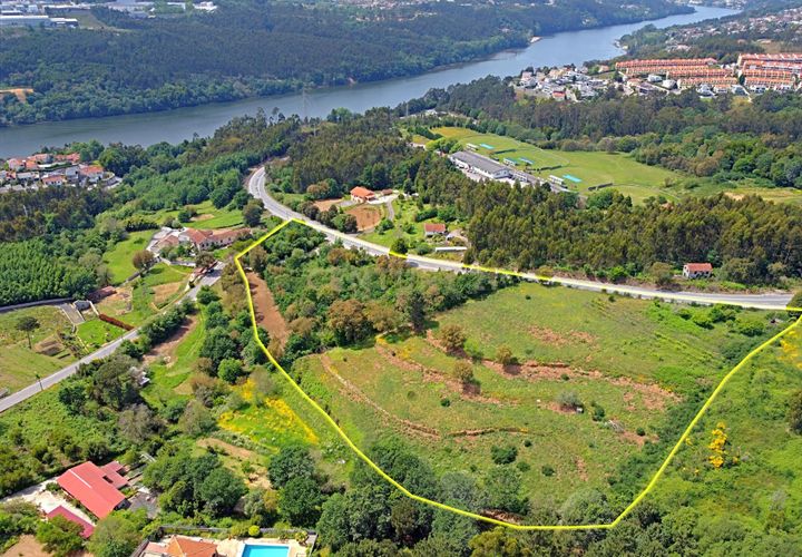 Helårsgrund i Foz do Sousa e Covelo, Porto, Foz do Sousa e Covelo - € 300.000 | Ref: C0393-00806 - foto 1