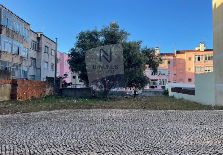 Helårsgrund i Amadora, Lisbon, Amadora - € 1.200.000 | Ref: ID 01004066-60 - foto 1
