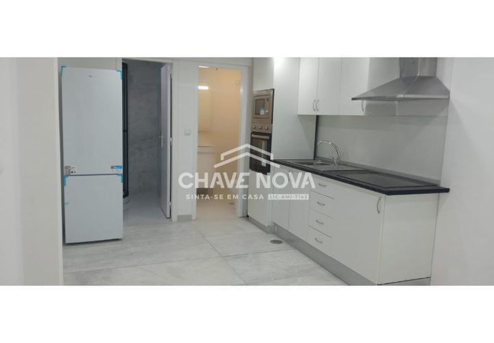Erhvervsejendom i Corroios, Setubal, Corroios - € 135.000 | Ref: LX/02191 - foto 1