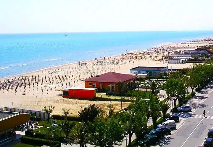 Erhvervsejendom i Alba Adriatica, Teramo, Alba Adriatica - € 3.950.000 | Ref: 6779 - foto 1