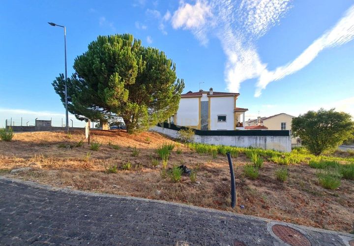 Helårsgrund i Entroncamento, Santarem, Entroncamento - € 39.500 | Ref: C0452-00149 - foto 1