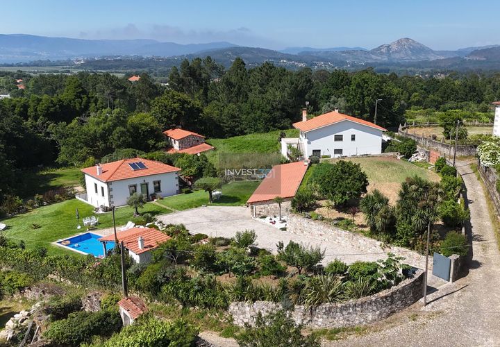 Villa i Venade e Azevedo, Viana do Castelo, Venade e Azevedo - € 600.000 | Ref: 553 - Prop. com 2 casas - Caminha - foto 1