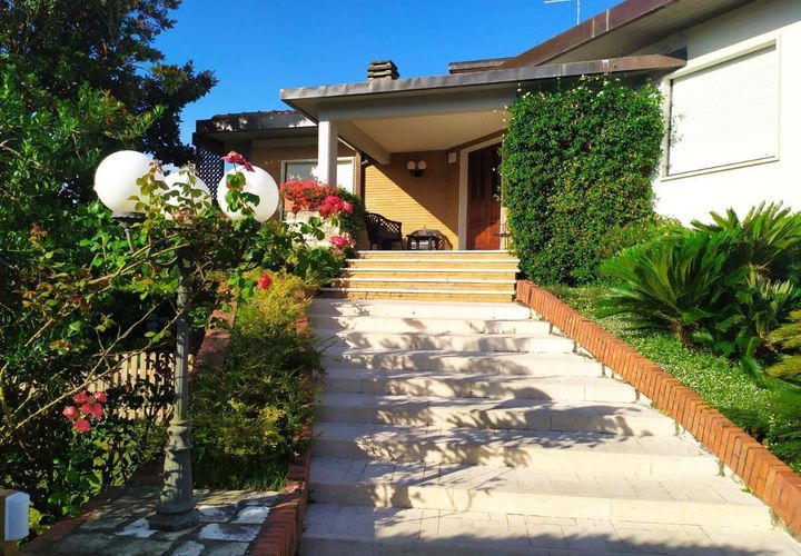 Villa i Carrara, Massa and Carrara, Carrara - € 1.100.000 | Ref: 107818 - foto 1
