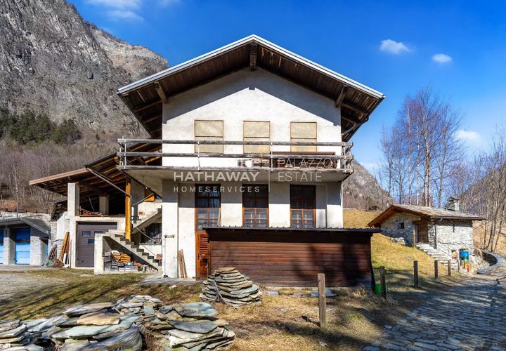 Landejendom i Antey-Saint-Andre, Aosta Valley, Antey-Saint-Andre - € 315.000 | Ref: AO10 - foto 1