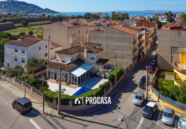 Villa a Roses, Gerona, Roses - € 598.000 | Ref: 3666 - foto 1