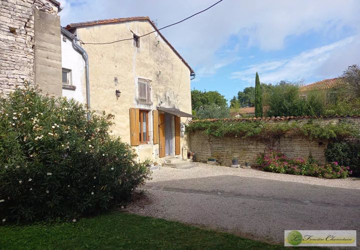Villa a Oradour, Charente, Oradour - € 77.000 | Ref: 9792 - foto 1