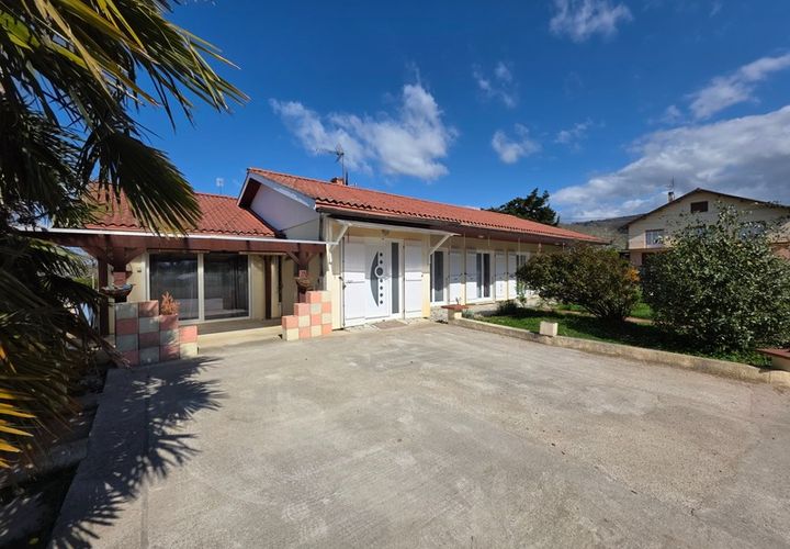 Villa a Saint-Amour, Jura, Saint-Amour - € 255.000 | Ref: 340934457488 - foto 1