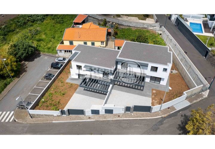 Villa a Sao Roque, Madeira, Sao Roque - € 800.000 | Ref: JS06-M010 - foto 1