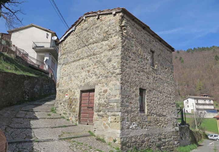 Villa a Comano, Massa and Carrara, Comano - € 85.000 | Ref: 178A-479115 - foto 1