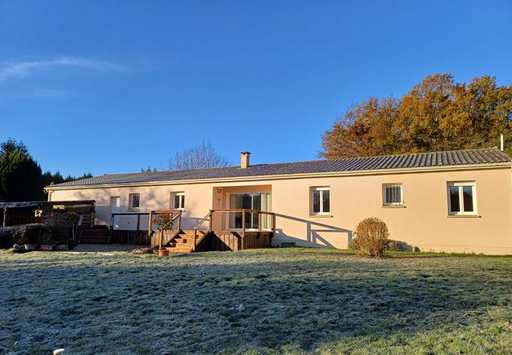 Villa a Benest, Charente, Benest - € 237.600 | Ref: 34725 - foto 1