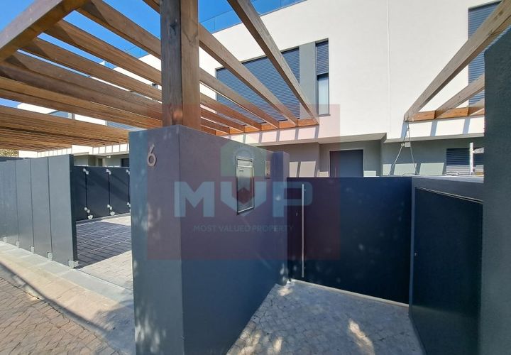 Byhus i Montenegro, Faro, Montenegro - € 1.050.000 | Ref: 170250031 - foto 1