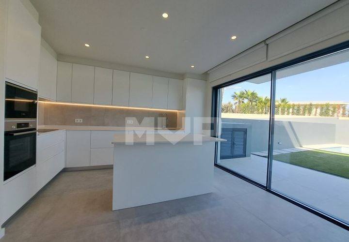 Byhus i Montenegro, Faro, Montenegro - € 795.000 | Ref: 170250030 - foto 1