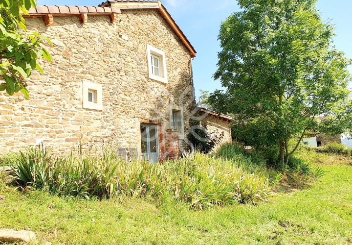 Villa i Blesle, Haute-Loire, Blesle - € 255.000 | Ref: V60000178 - foto 1