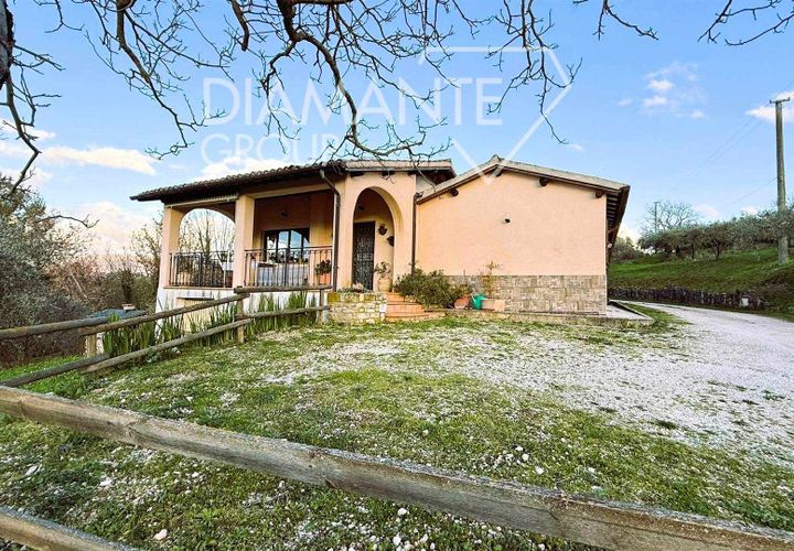 Farm i Castel Ritaldi, Perugia, Castel Ritaldi - € 600.000 | Ref: AZ359 - foto 1