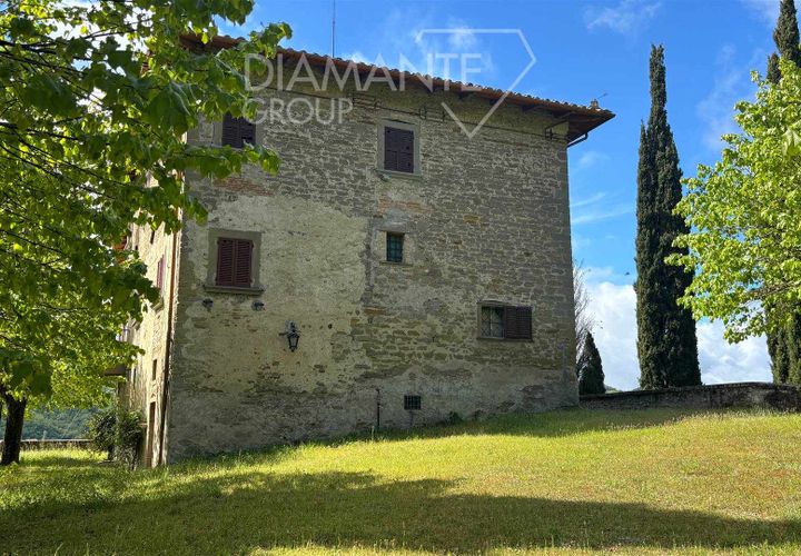 Farm i Montone, Perugia, Montone - € 1.350.000 | Ref: AZ306 - foto 1
