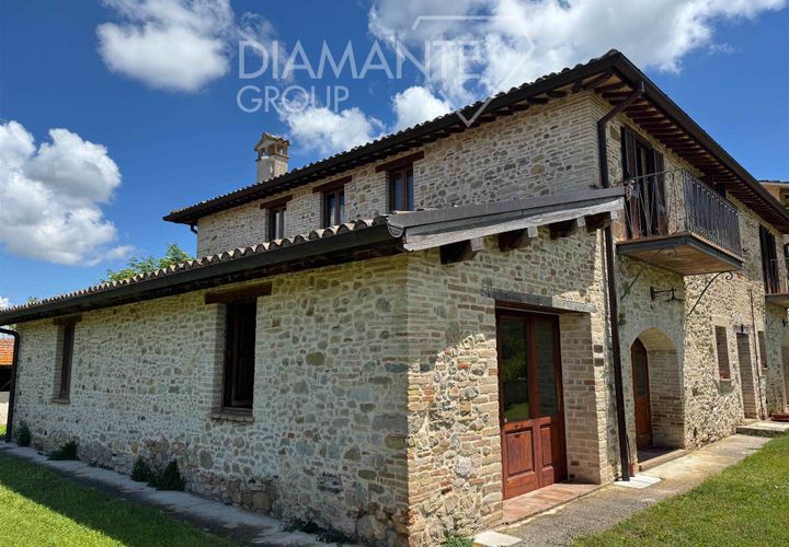 Farm i Castel Ritaldi, Perugia, Castel Ritaldi - € 1.250.000 | Ref: AZ268 - foto 1